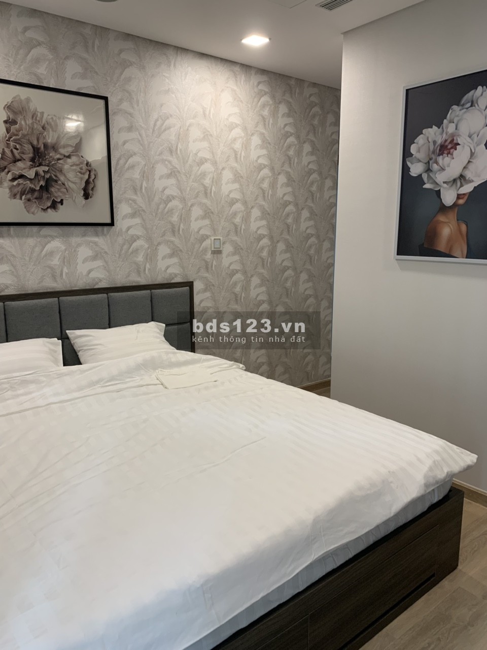 Cho thuê căn hộ Vinhomes Central Park 1-2-3-4pn, Penhouse, và tòa Landmark 81. Liên hệ: 0888662828