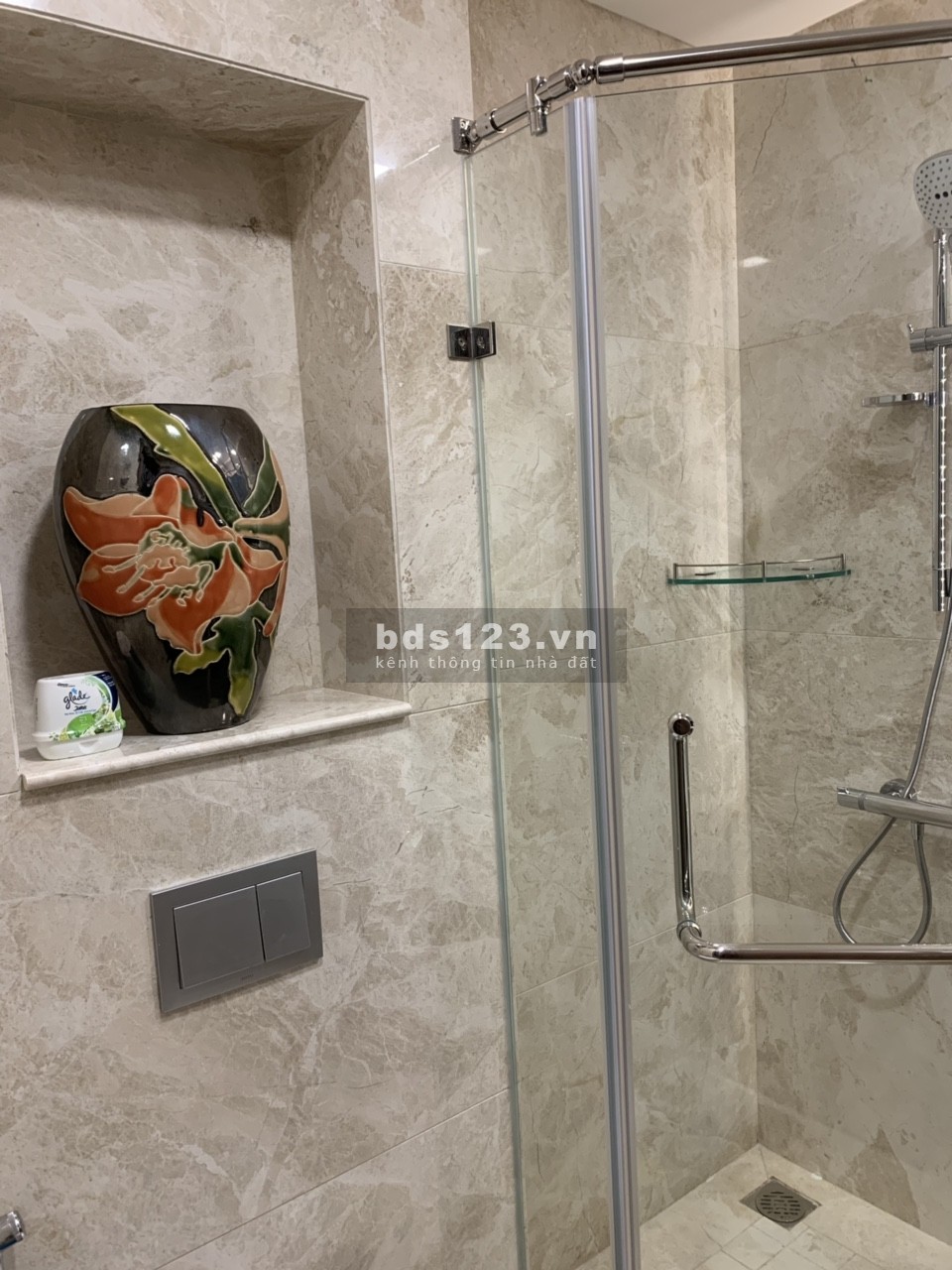 Cho thuê căn hộ Vinhomes Central Park 1-2-3-4pn, Penhouse, và tòa Landmark 81. Liên hệ: 0888662828