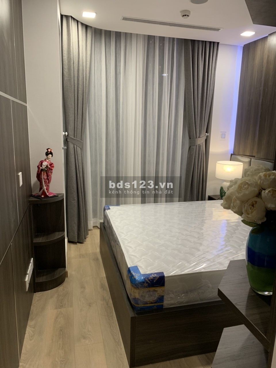 Cho thuê căn hộ Vinhomes Central Park 1-2-3-4pn, Penhouse, và tòa Landmark 81. Liên hệ: 0888662828
