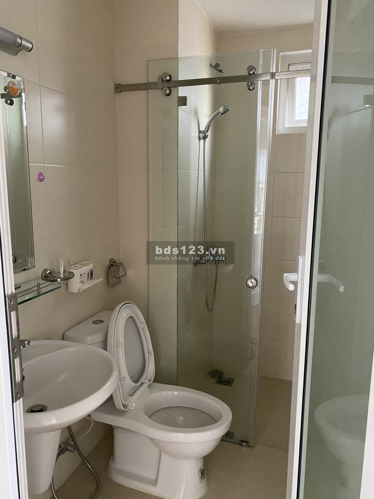 Cho thuê 1pn 1wc có nội thất 8 triệu, vào ở liền - Moonlight Boulevard, Bình Tân. Lh: 0938308438