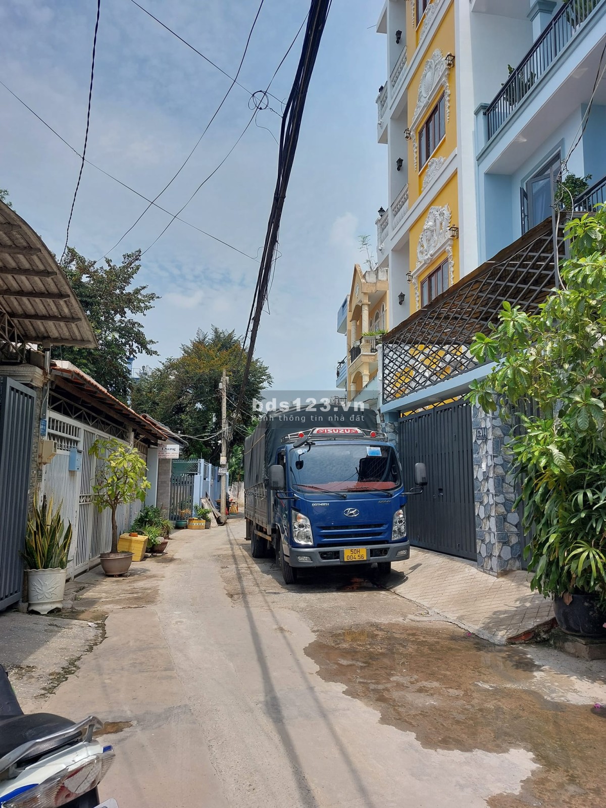 Bán nhà gấp đi nước ngoài, nhà 2 tầng 140m2 hẻm xe tải, 200m ra Lê Văn Việt, TP. Thủ Đức