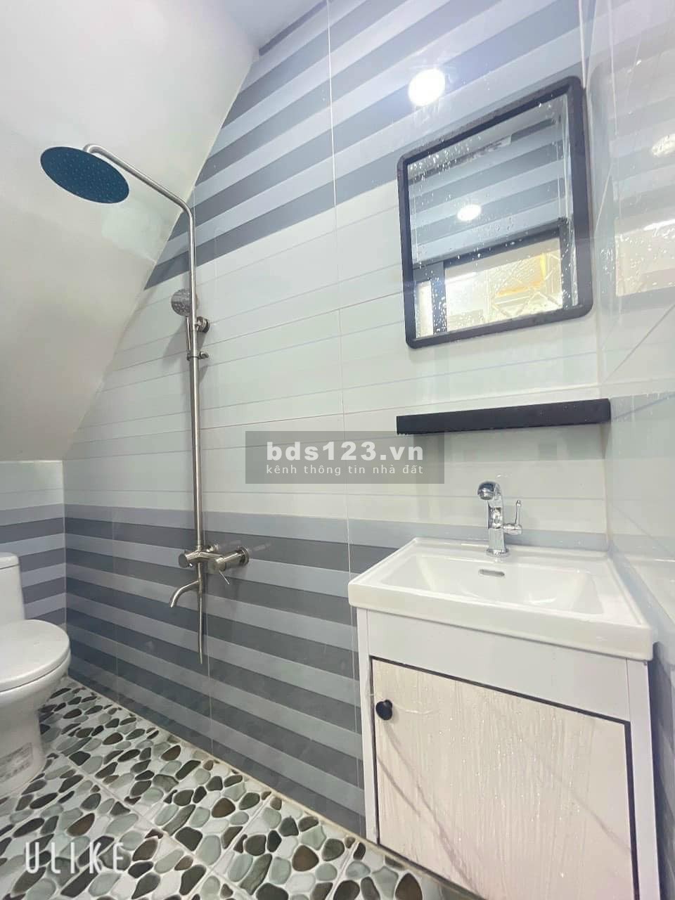 Bán gấp nhà đẹp Huỳnh Tấn Phát ,P. Phú Thuận, quận 7, 30m2, 4 tầng, 4 tỷ hơn xíu.