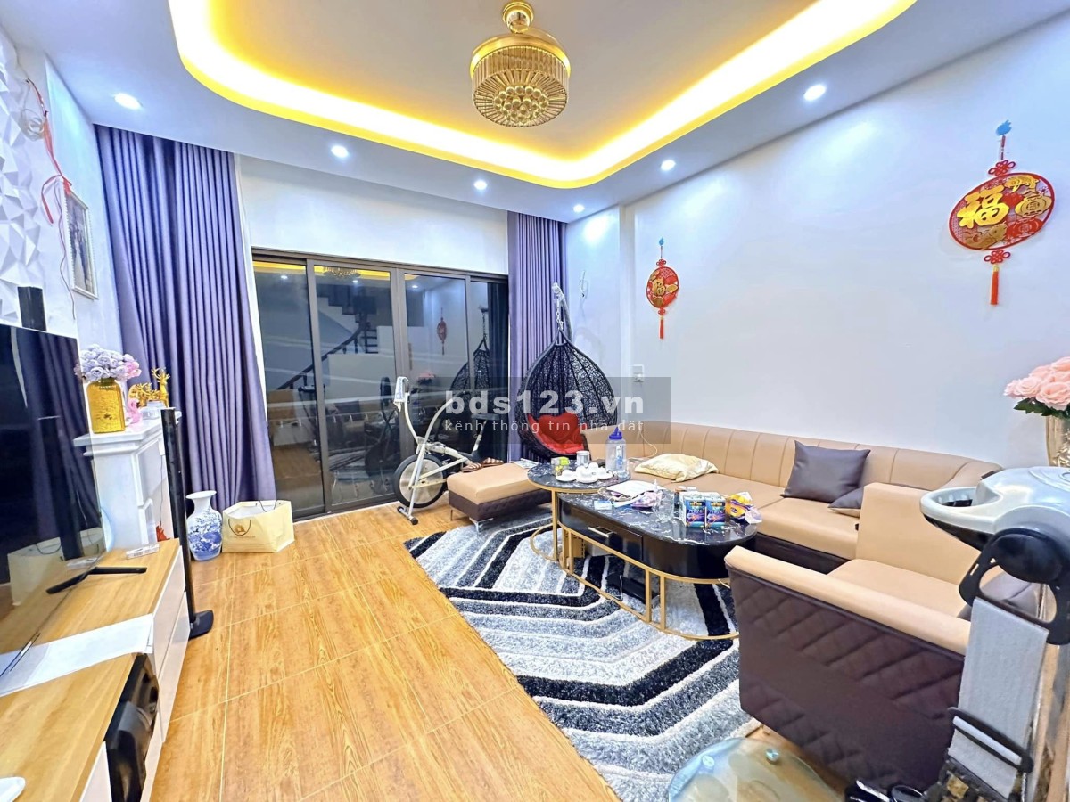 Bán nhà phân lô hồ Hạ Đình 45m2*5T MT 4.2m ô tô tránh, siêu đẹp vừa ở vừa làm VP
