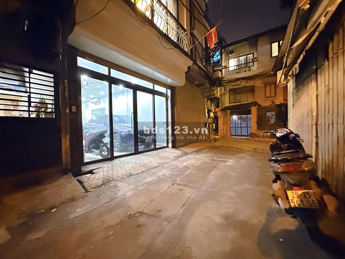 Bán nhà phân lô hồ Hạ Đình 45m2*5T MT 4.2m ô tô tránh, siêu đẹp vừa ở vừa làm VP