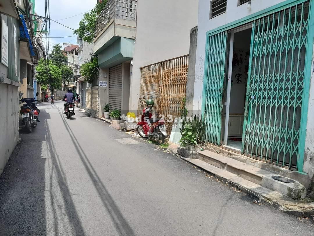 Bán lô đất chỉ với 1.5 tỷ, diện tích 54m. Mặt tiền 6.6M. Xuân Đỉnh. Ô tô đỗ cửa. LH 0355357735