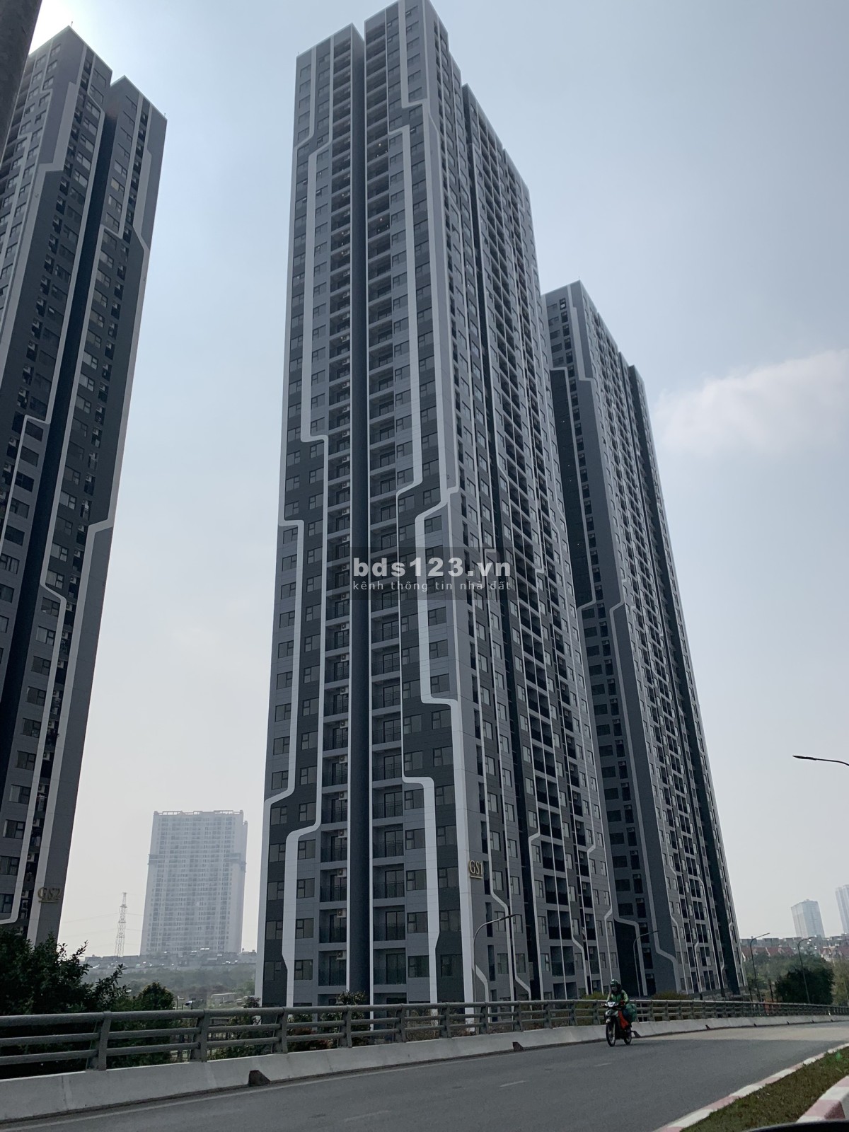 Bán căn góc 3PN 90m tòa GS1 view bể bơi Vinhomes Smart City giá 3.88 Tỷ