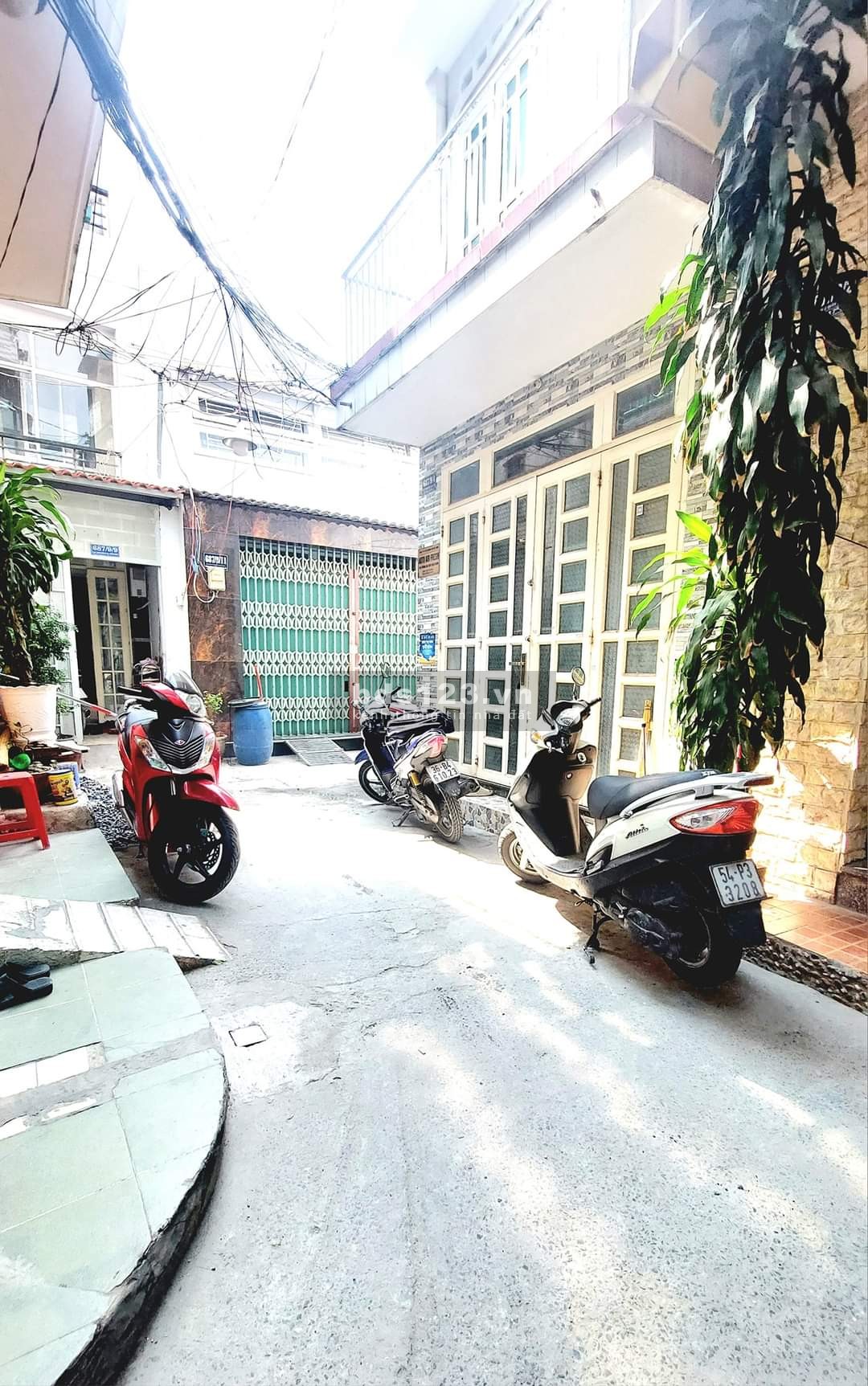 Bán nhà gần mặt tiền Lạc Long Quân, hẻm 687, đa công năng, 3.5 * 9.1, chỉ 3.x tỷ
