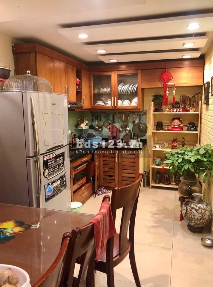 Gia đình bán nhà gấp ngõ Cổng Đục - Hàng Mã giá 10,5 tỷ, 70mx4 tầng, full nội thất