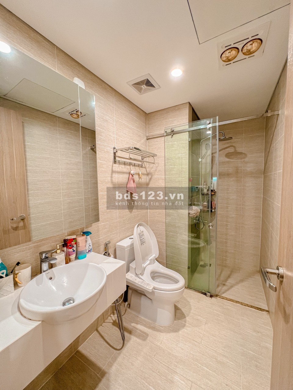 Bán căn hộ studio 31m, full nội thất, view thoáng, sẵn sổ Vinhomes OCP giá chỉ từ 900tr, 0974878742