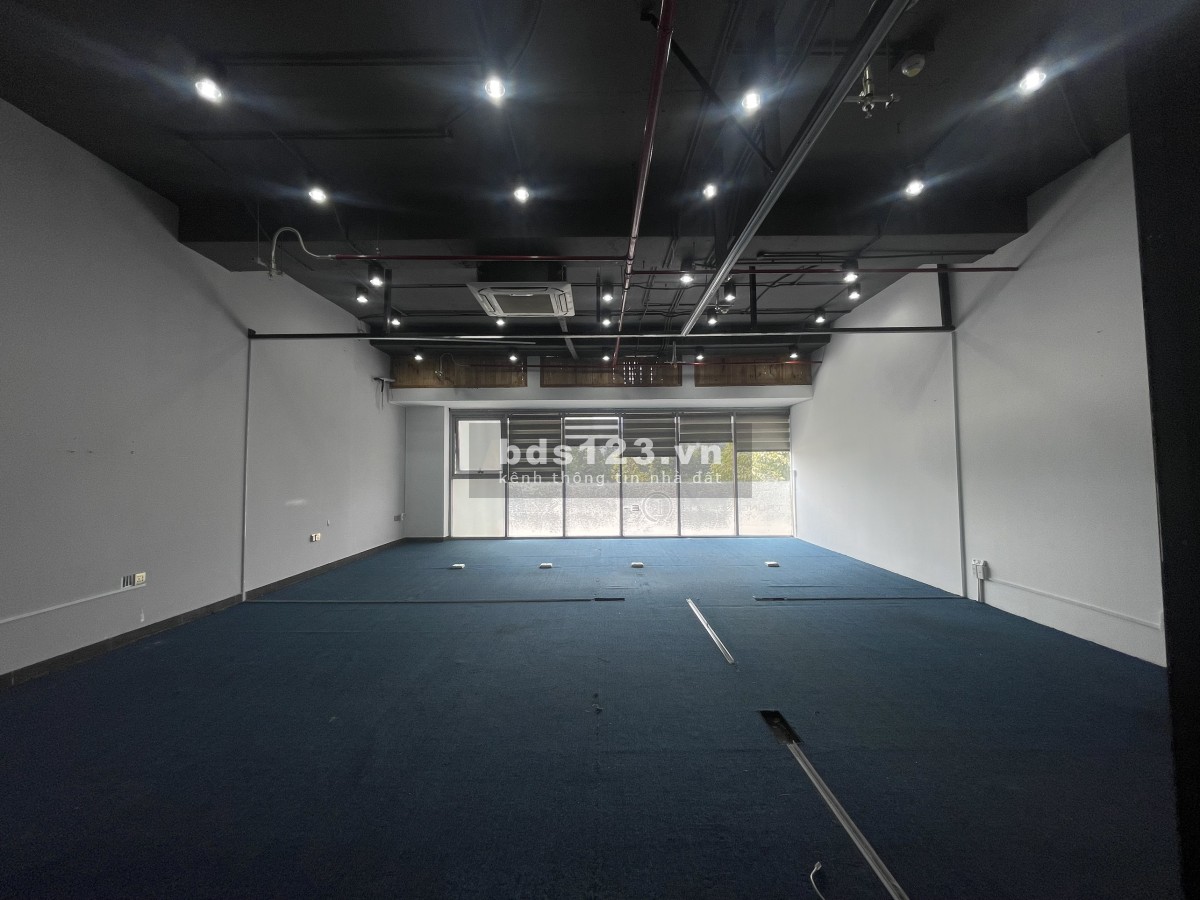 Cho thuê văn phòng Sala Quận 2 - Hoàn thiện đẹp - Có thang máy - WC riêng