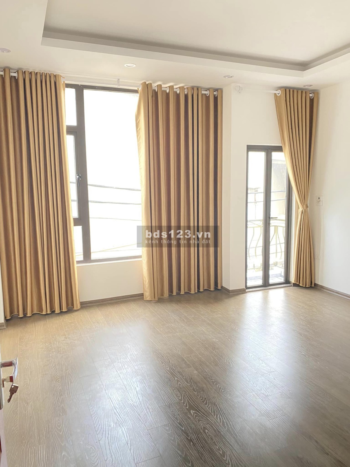 Bán nhà riêng mới - Ngõ phân lô - 40M ra ô tô - Ngay cổng làng Vạn Phúc