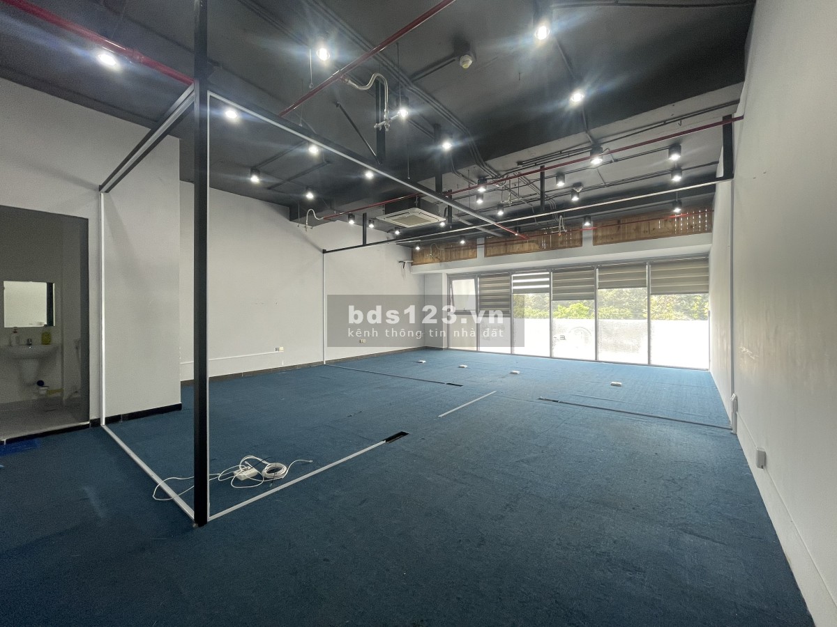 Cho thuê văn phòng Sala Quận 2 - Hoàn thiện đẹp - Có thang máy - WC riêng