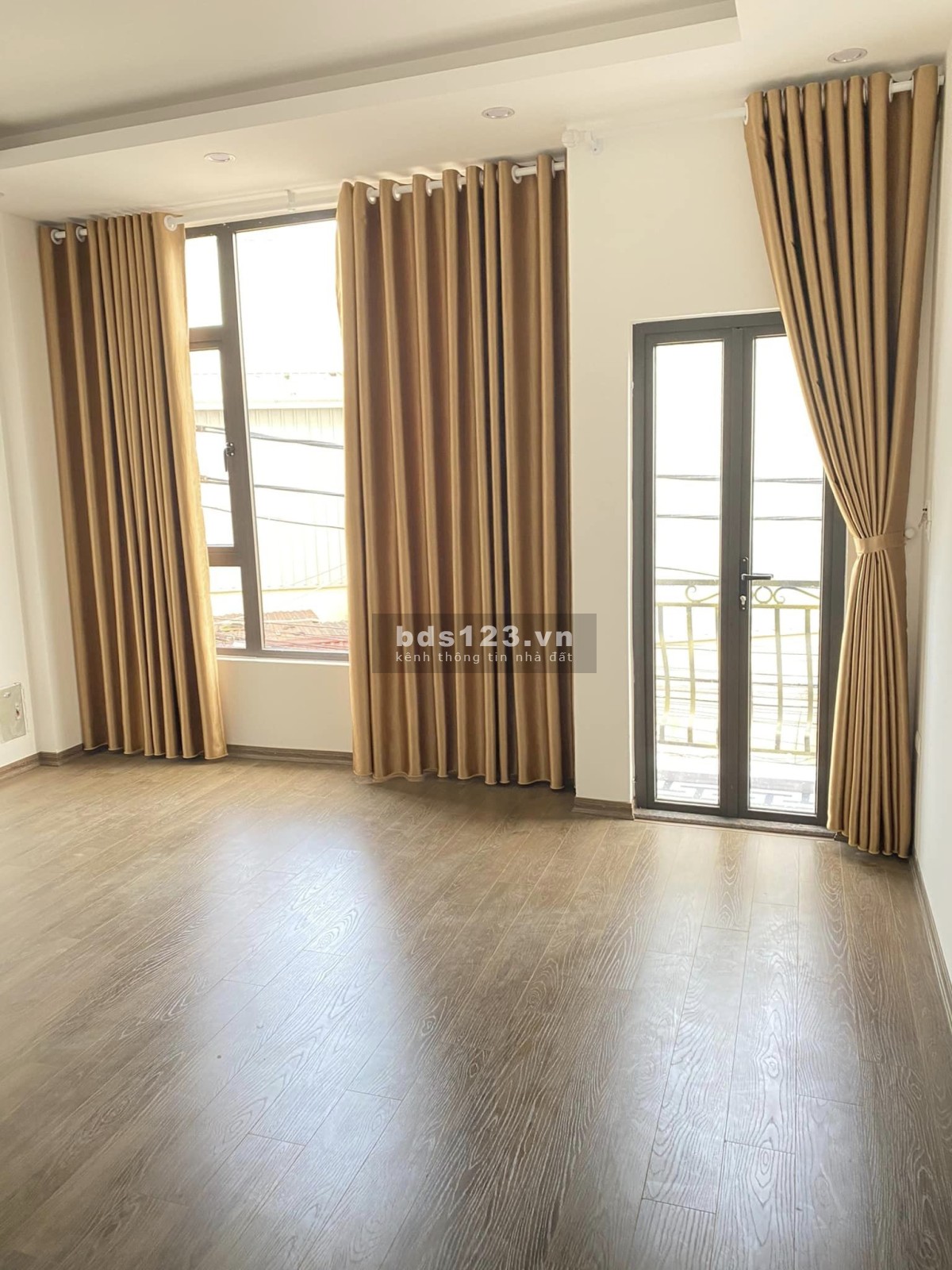 Bán nhà riêng mới - Ngõ phân lô - 40M ra ô tô - Ngay cổng làng Vạn Phúc