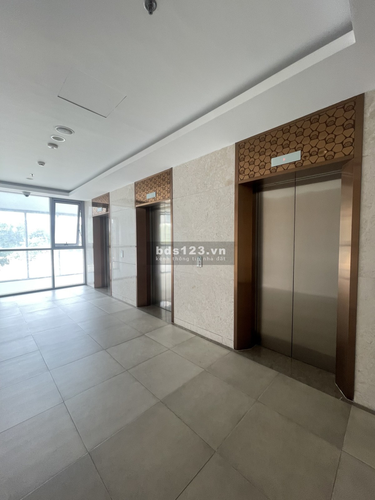 Cho thuê văn phòng Sala Quận 2 - Hoàn thiện đẹp - Có thang máy - WC riêng