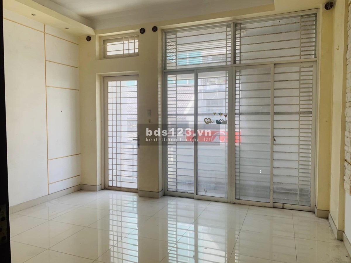 Cho nhà nguyên căn 4 tầng mặt tiền Hồng Lạc - làm văn phòng, kinh doanh, để ở chỉ 25tr/tháng