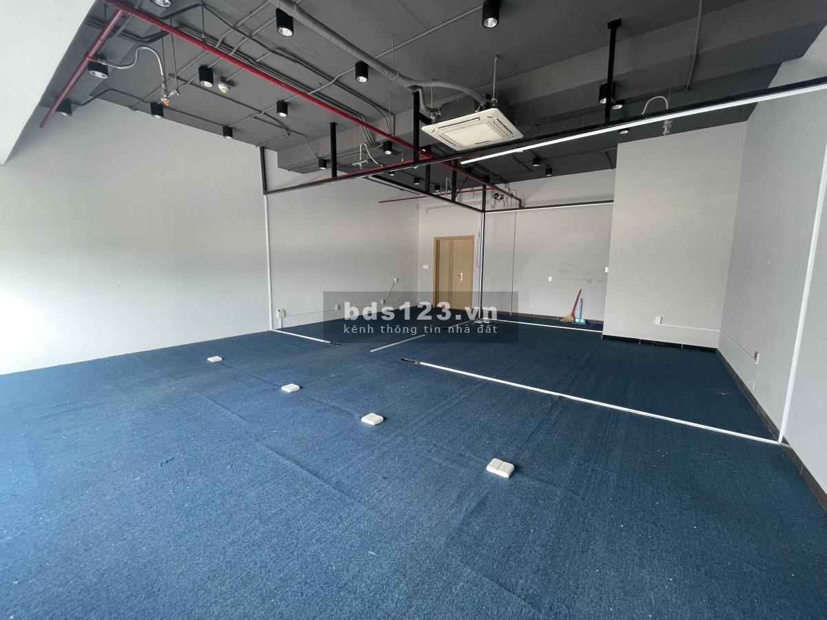 Cho thuê văn phòng Sala Quận 2 - Hoàn thiện đẹp - Có thang máy - WC riêng