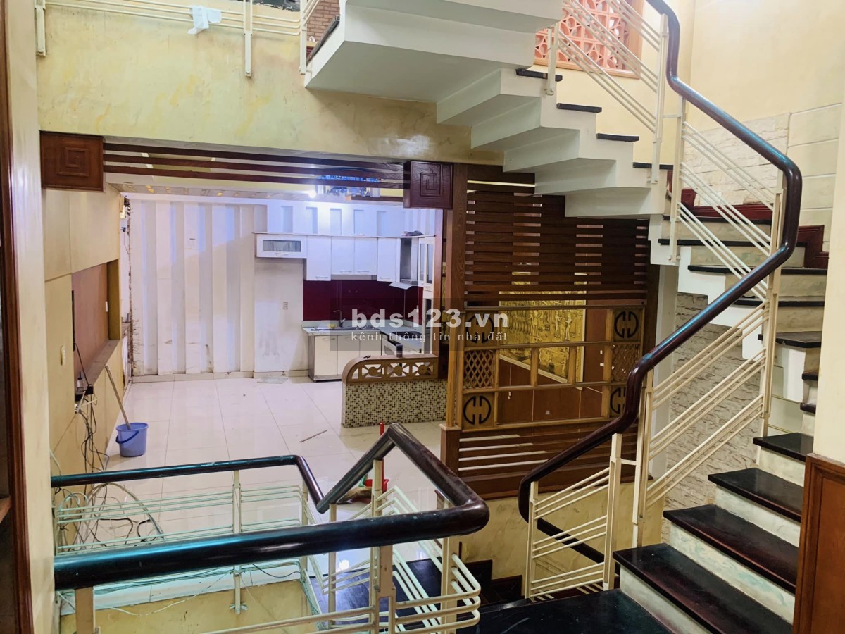 Cho nhà nguyên căn 4 tầng mặt tiền Hồng Lạc - làm văn phòng, kinh doanh, để ở chỉ 25tr/tháng