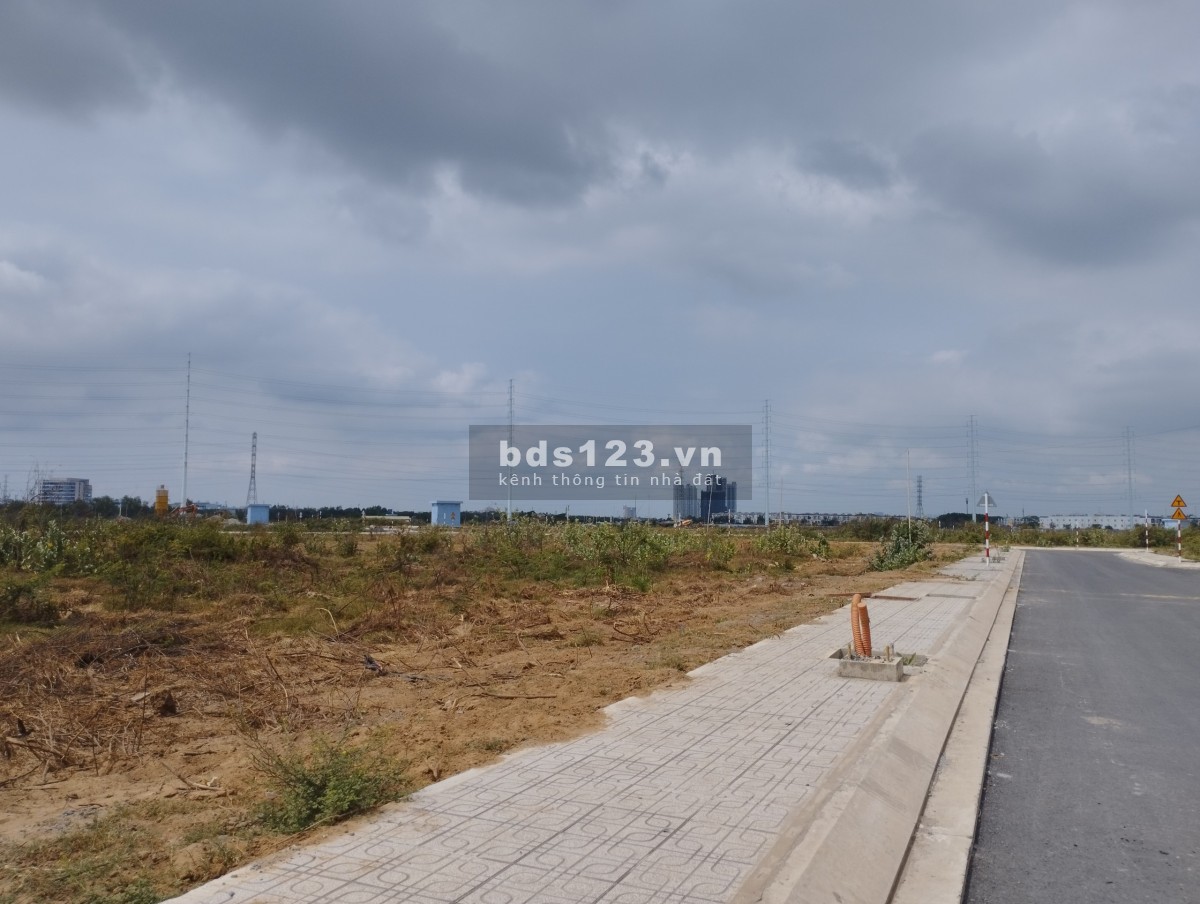 Cần bán đất nền DT 189m2, giá 38.5tr/m2 dự án ĐH Quốc Gia 245 đường Gò Cát, Phường Phú Hữu, Q9