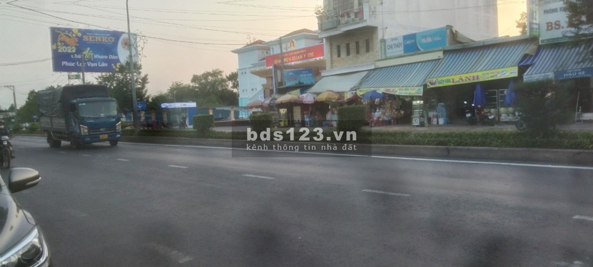 Bán đất lô mặt tiền góc Đoàn Thị Nghiệp + ql60, p10, tp Mỹ Tho. dt 360m2