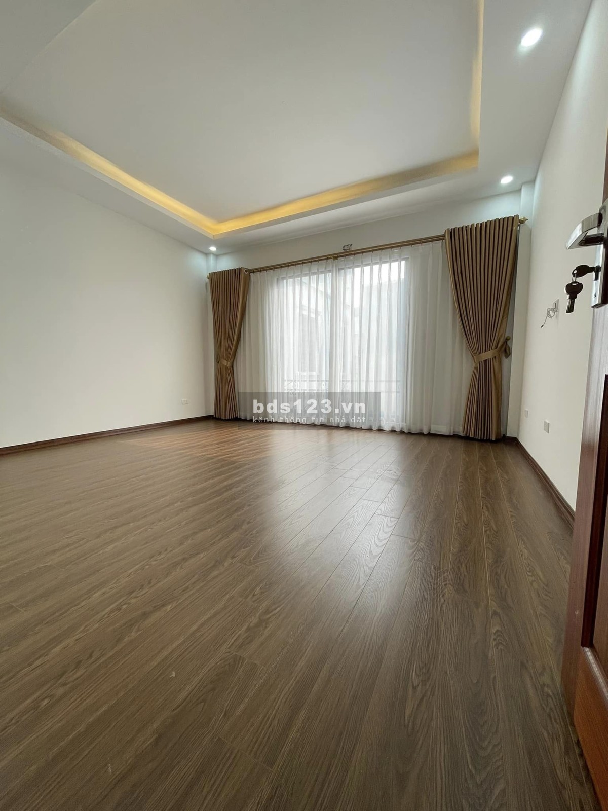 Bán nhà gần Trần Cung, Mai Dịch, Hoàng Quốc Việt, 42m, ô tô vào nhà. chỉ hơn 8 tỷ.