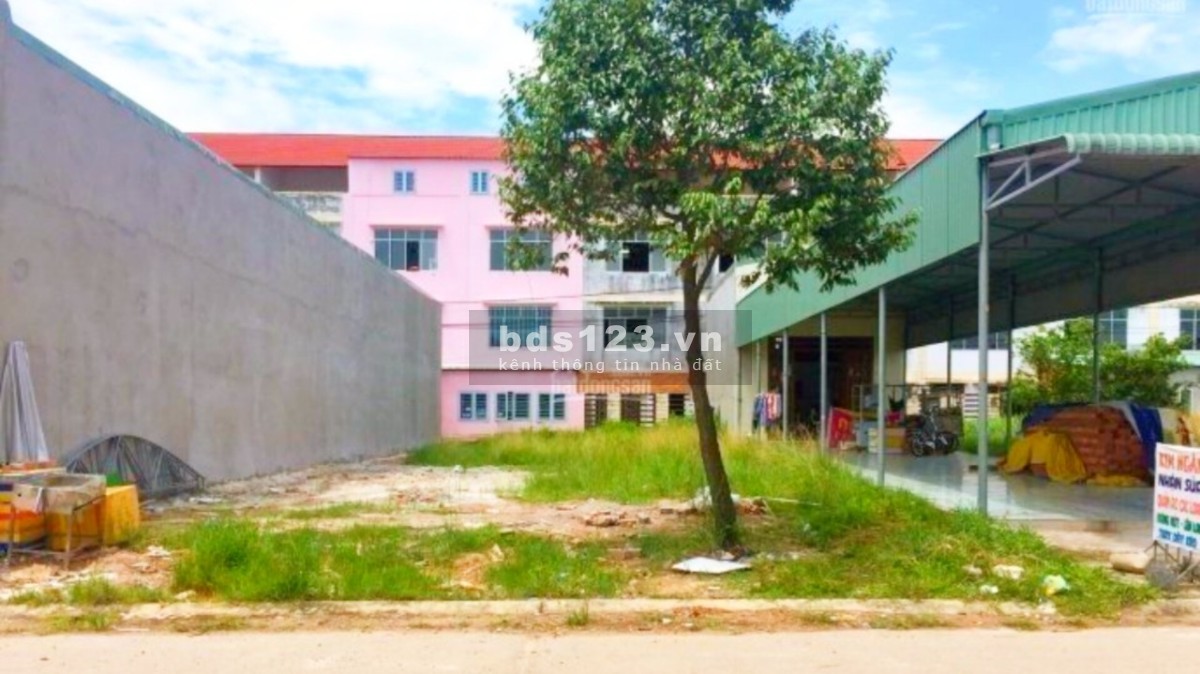 Sang gấp 872m2 đất thổ cư. Gía 550 triệu. Sát đường DT782. Ngay chợ.