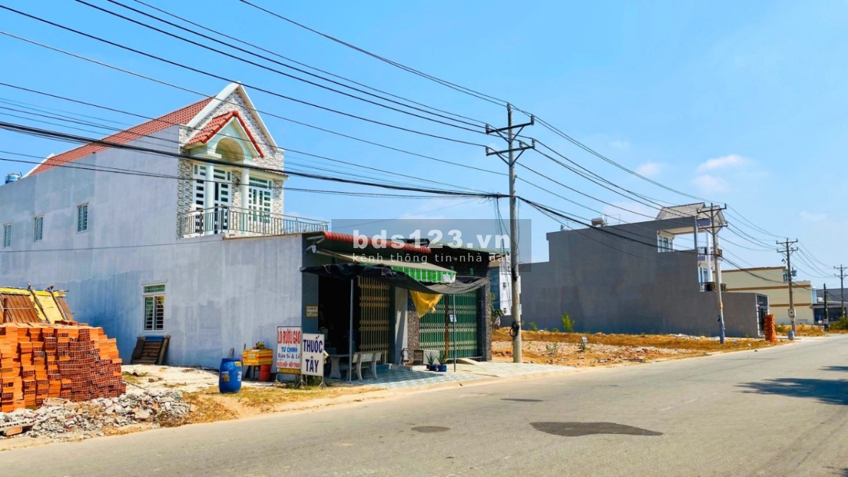 Cần sang gấp 625M2 đất .Thổ cư 100%. Sổ hồng riêng. Gía 1 tỷ 2.