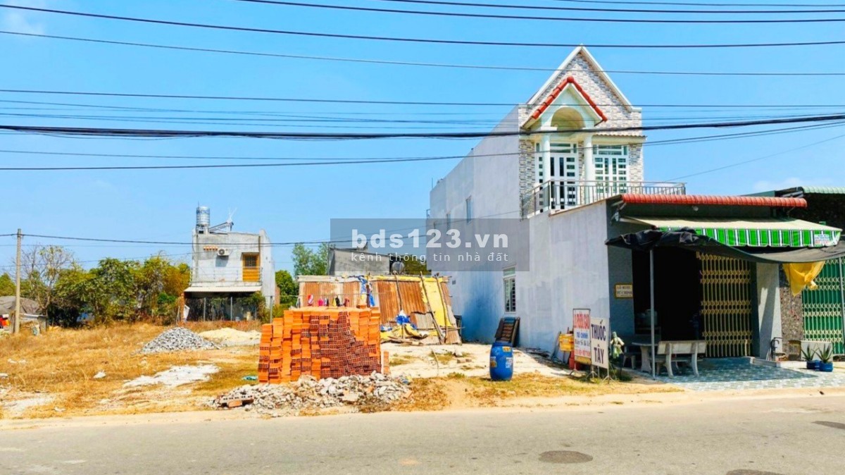 Cần sang gấp 625M2 đất .Thổ cư 100%. Sổ hồng riêng. Gía 1 tỷ 2.