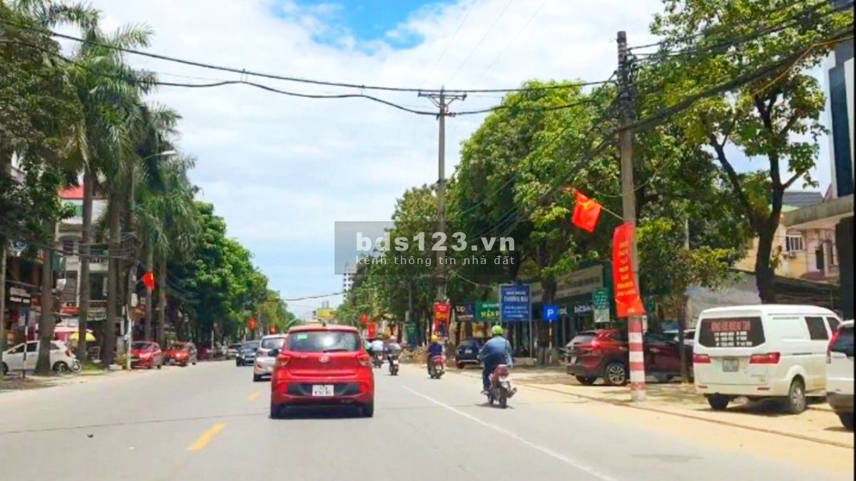 Sang gấp 872m2 đất thổ cư. Gía 550 triệu. Sát đường DT782. Ngay chợ.