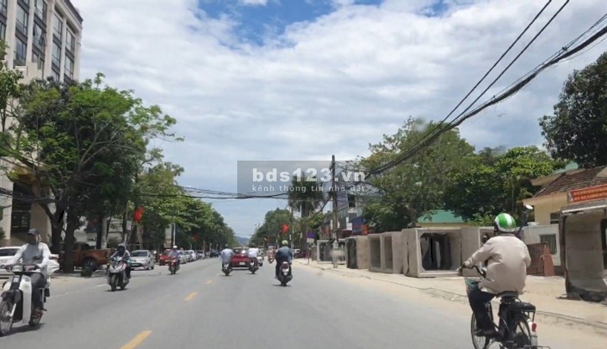 Sang gấp 872m2 đất thổ cư. Gía 550 triệu. Sát đường DT782. Ngay chợ.