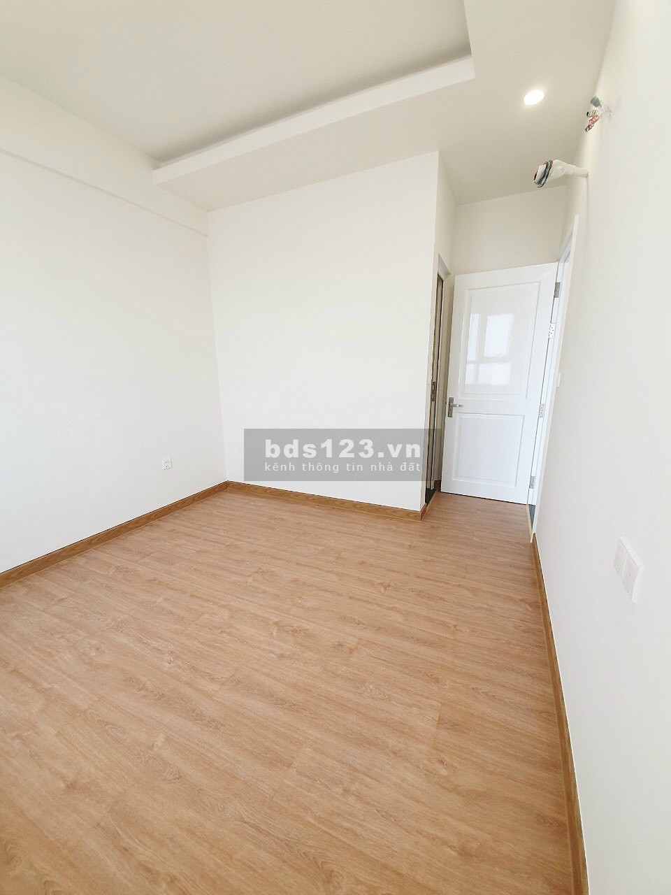 Cho thuê căn hộ 2pn 2wc 77m 8.5 triệu nhà trống mới 100% vào ở liền Moonlight Boulevard.