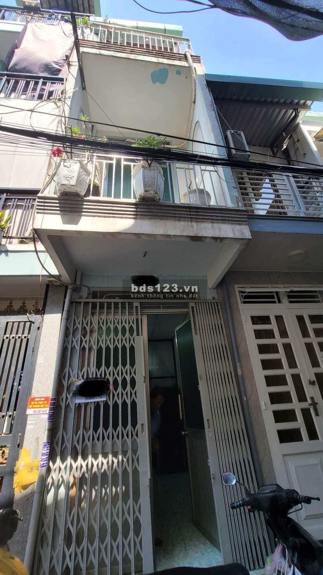 Bán nhà gần Lạc Long Quân, hẻm ba gác, 16m2, nhỉnh 2 tỷ.