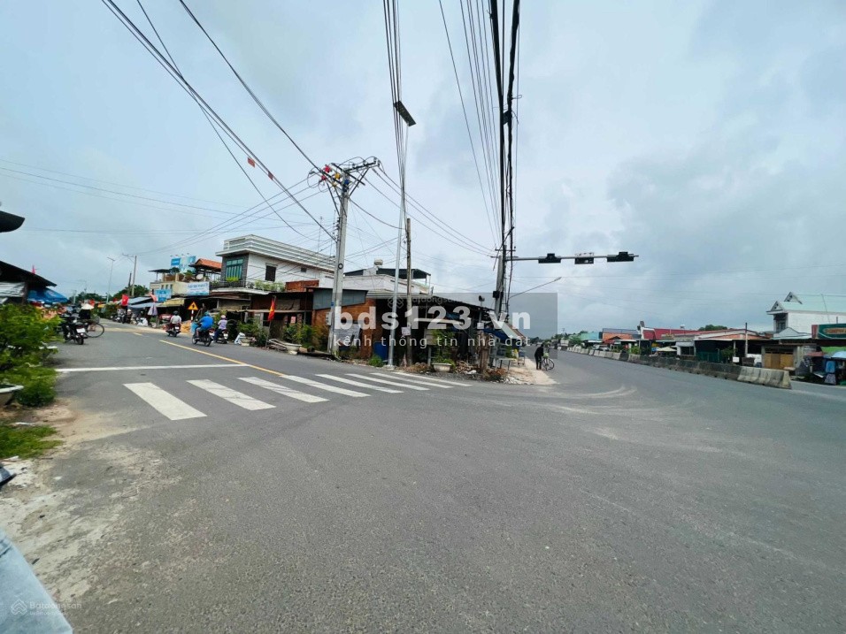 Bán đất lô 231m2 do gia đình bán ngộp với giá 690tr ngay KDC …