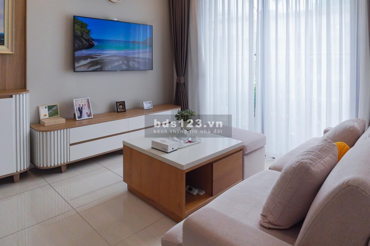 Chính chủ cần bán căn hộ 3PN2VS 80m2 giá 2390TR tặng nội thất KDT Vinhomes Ocean Park