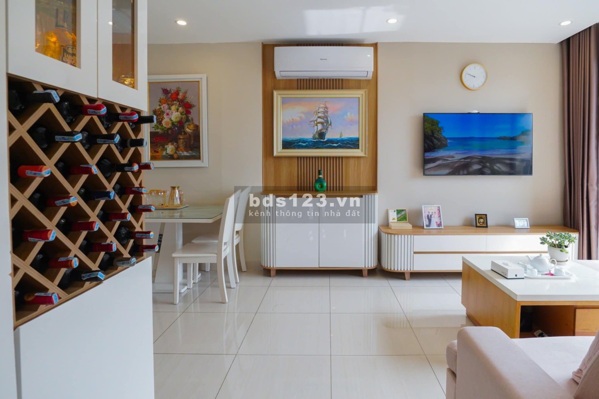 Chính chủ cần bán căn hộ 3PN2VS 80m2 giá 2390TR tặng nội thất KDT Vinhomes Ocean Park