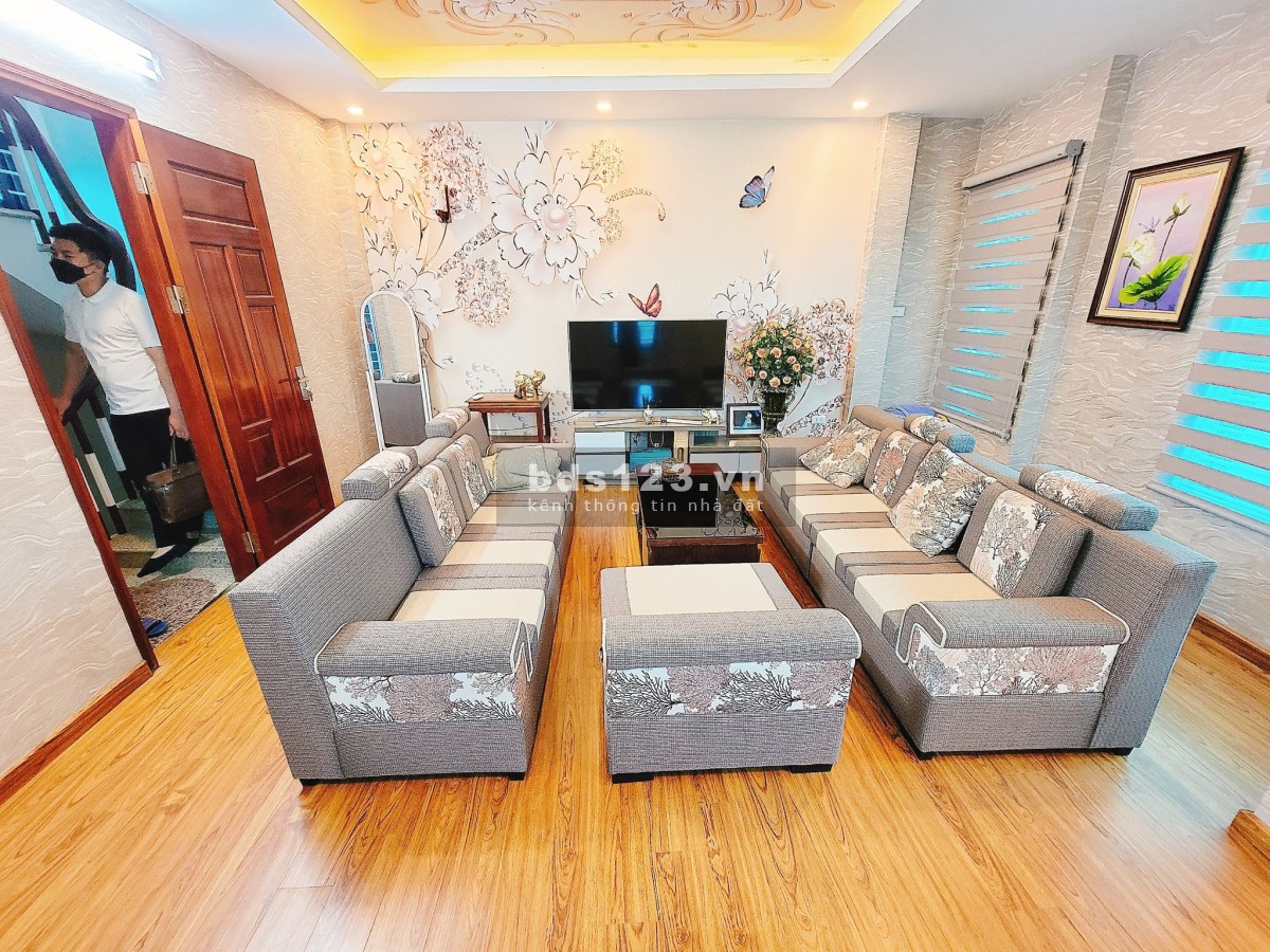 Hot giá sốc bán gấp nhà đất quận Tây Hồ.