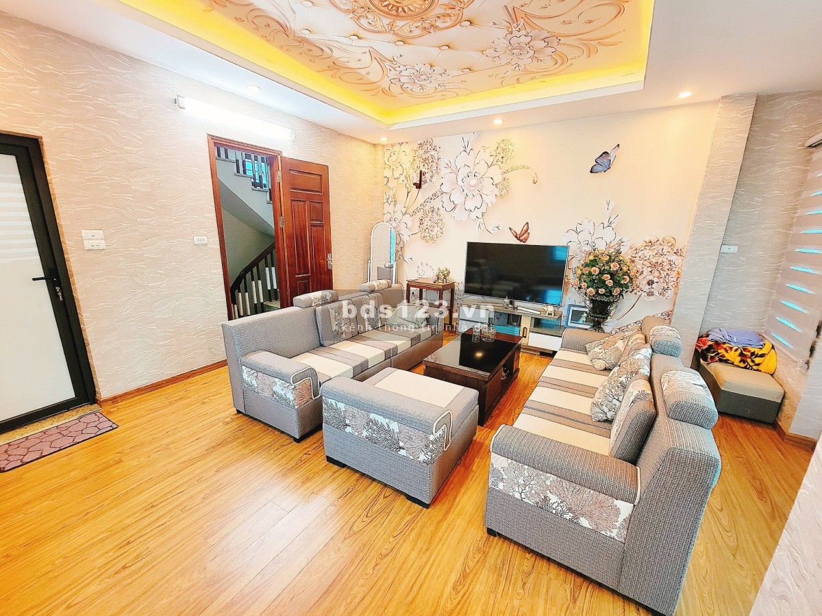 Hot giá sốc bán gấp nhà đất quận Tây Hồ.