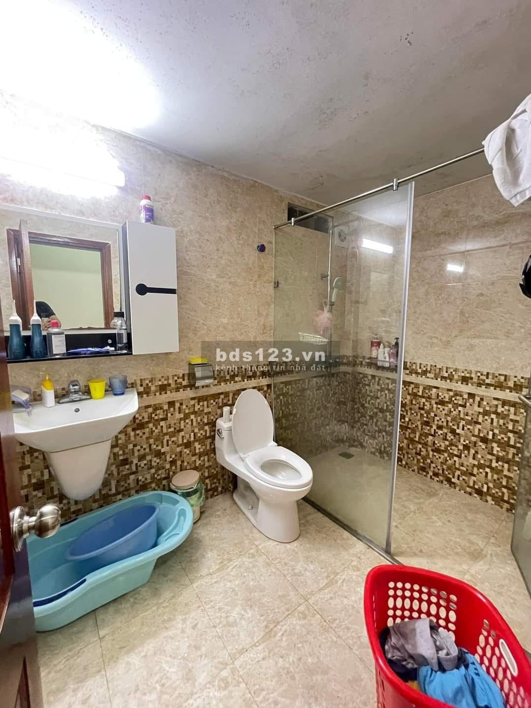 Bán nhà ngay trung tâm quận Thanh Xuân, gần phố, nhà dân xây chắc chắn