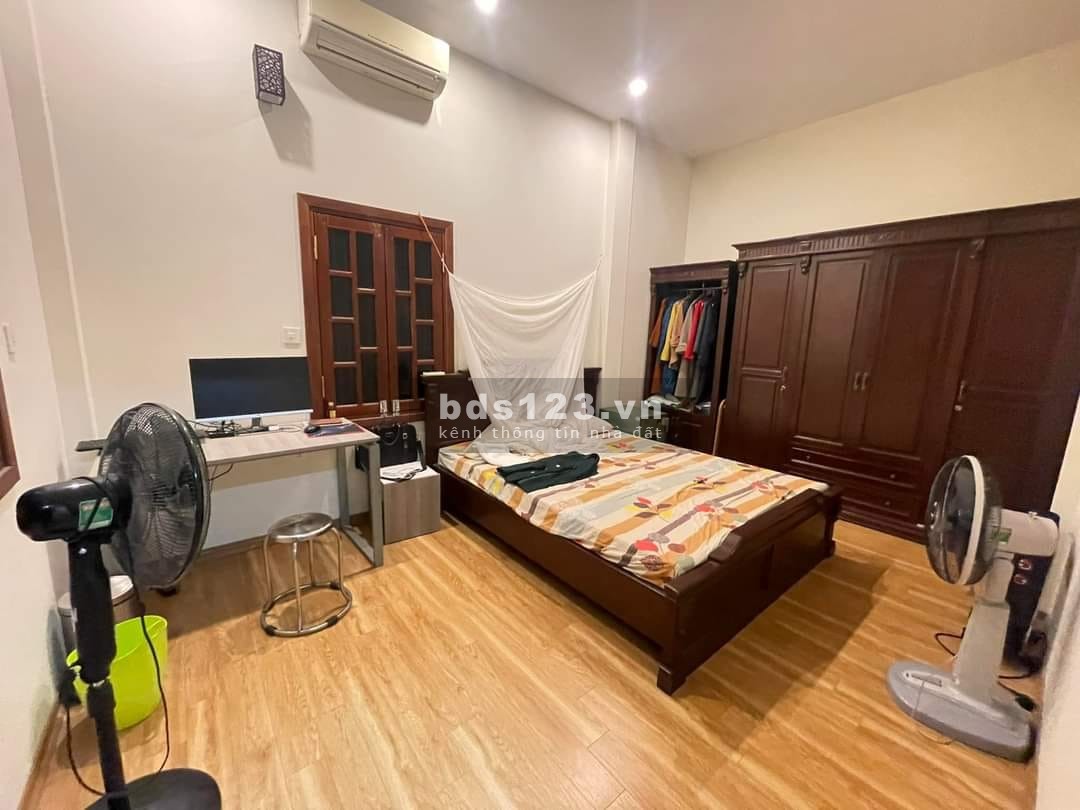 Bán nhà ngay trung tâm quận Thanh Xuân, gần phố, nhà dân xây chắc chắn