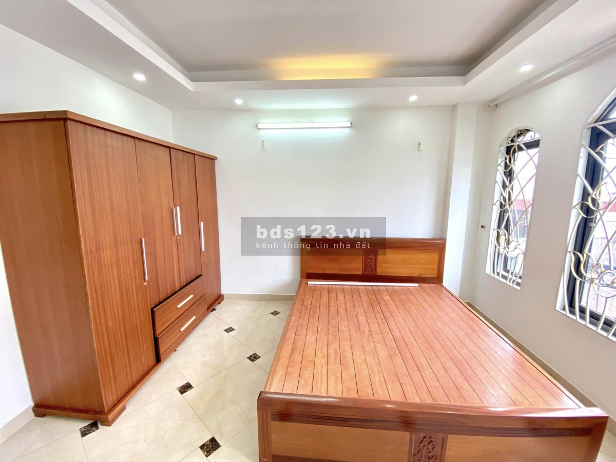 Bán nhà riêng - Nhà dân xây - Ô tô đỗ cửa - Kinh doanh - DT 31M x 5T _ Giá chỉ 4,6 tỷ