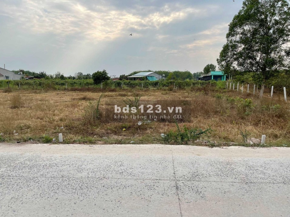 Bán đất lô 231m2 do gia đình bán ngộp với giá 690tr ngay KDC …