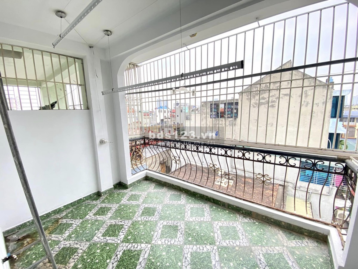 Bán nhà riêng - Nhà dân xây - Ô tô đỗ cửa - Kinh doanh - DT 31M x 5T _ Giá chỉ 4,6 tỷ