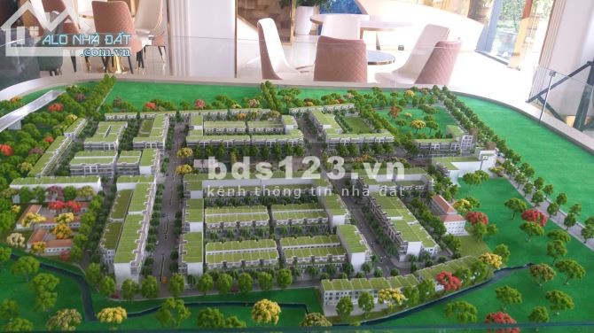Cần bán đất 240m2 mặt tiền view sông - Dragon Pearl Đức Hòa, shr, tiện kinh doanh buôn bán