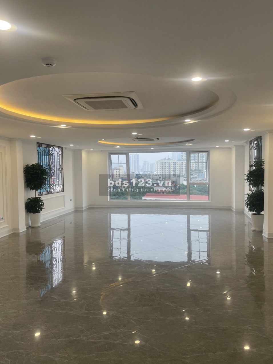 Chính chủ bán tòa nhà mặt tiền 9.5 tầng 73 Phố Trung Kính
