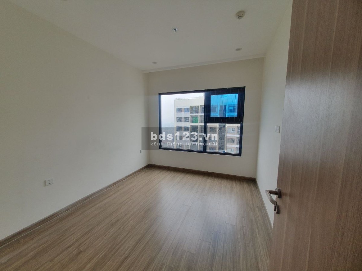 (Mới) cần bán căn hộ 2N1WC, view trực diện bể bơi, dt: 60m giá 2,1 tỷ bao phí Vinhomes Smart City
