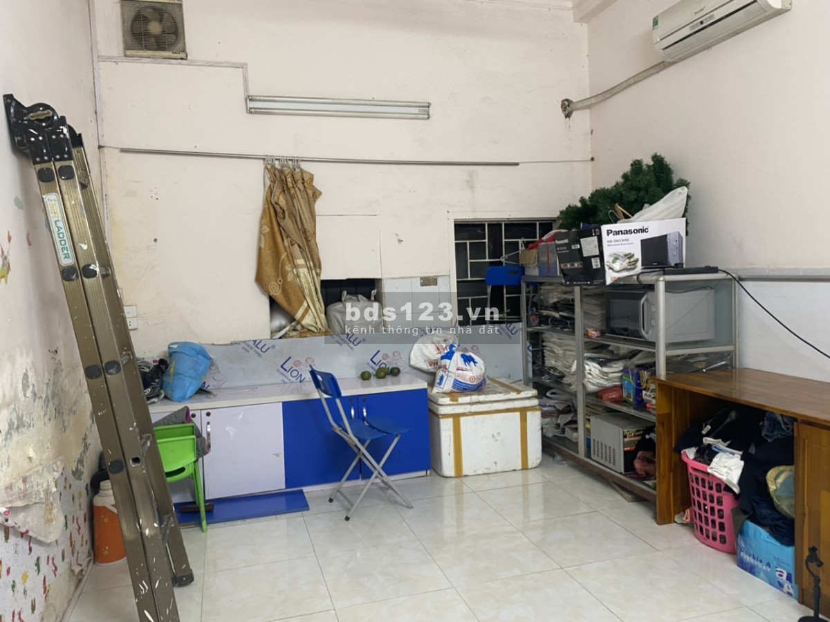 Chính chủ cần bán nhà mặt phố 5 tầng gấp tại phố Hoa Bằng, ( môi giới vui lòng không liên hệ )