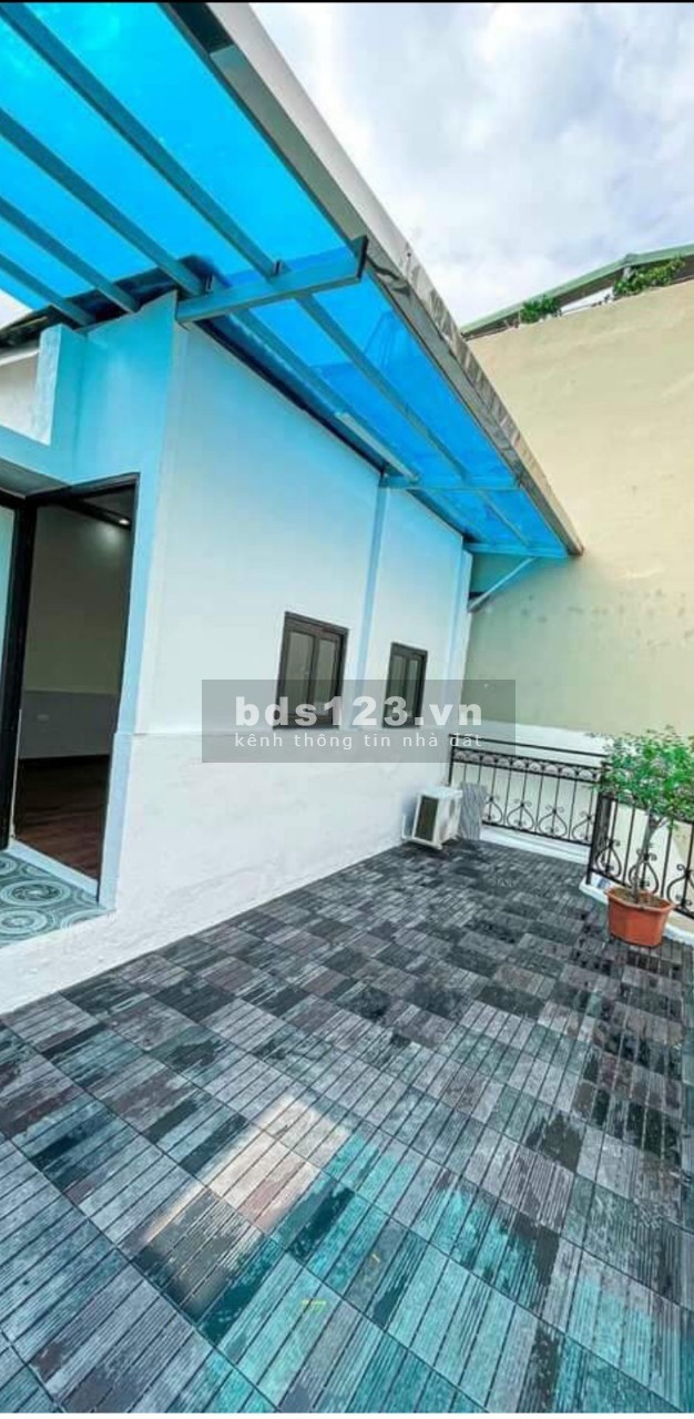 Cần bán gấp nhà Bồ Đề, Long Biên 45 m, 5 tầng, giá 3 tỷ 8.