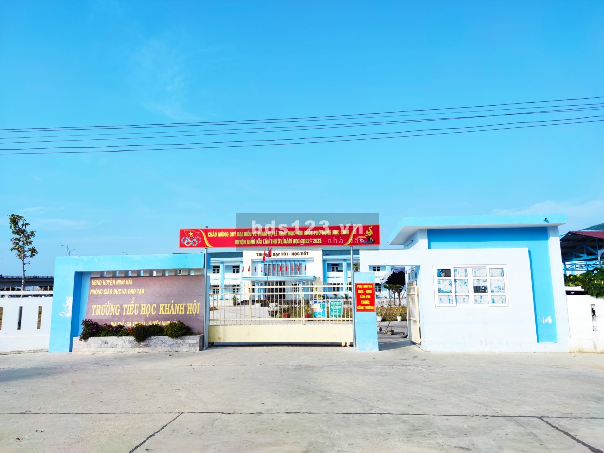 Bán đất thổ cư mặt tiền 8m, chỉ 4 phút ra tới bãi tắm Ninh Chữ - Ninh Thuận. Giá cắt lỗ