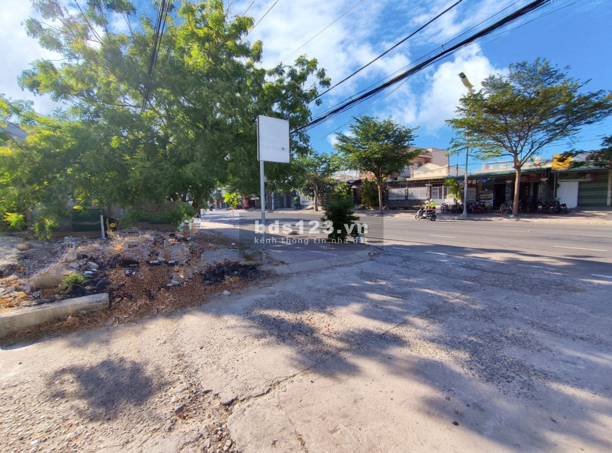 Bán đất lô góc 2 mặt tiền đường Nguyễn Thị Minh Khai, cách biển Bình Sơn - Ninh Thuận chỉ 2 phút