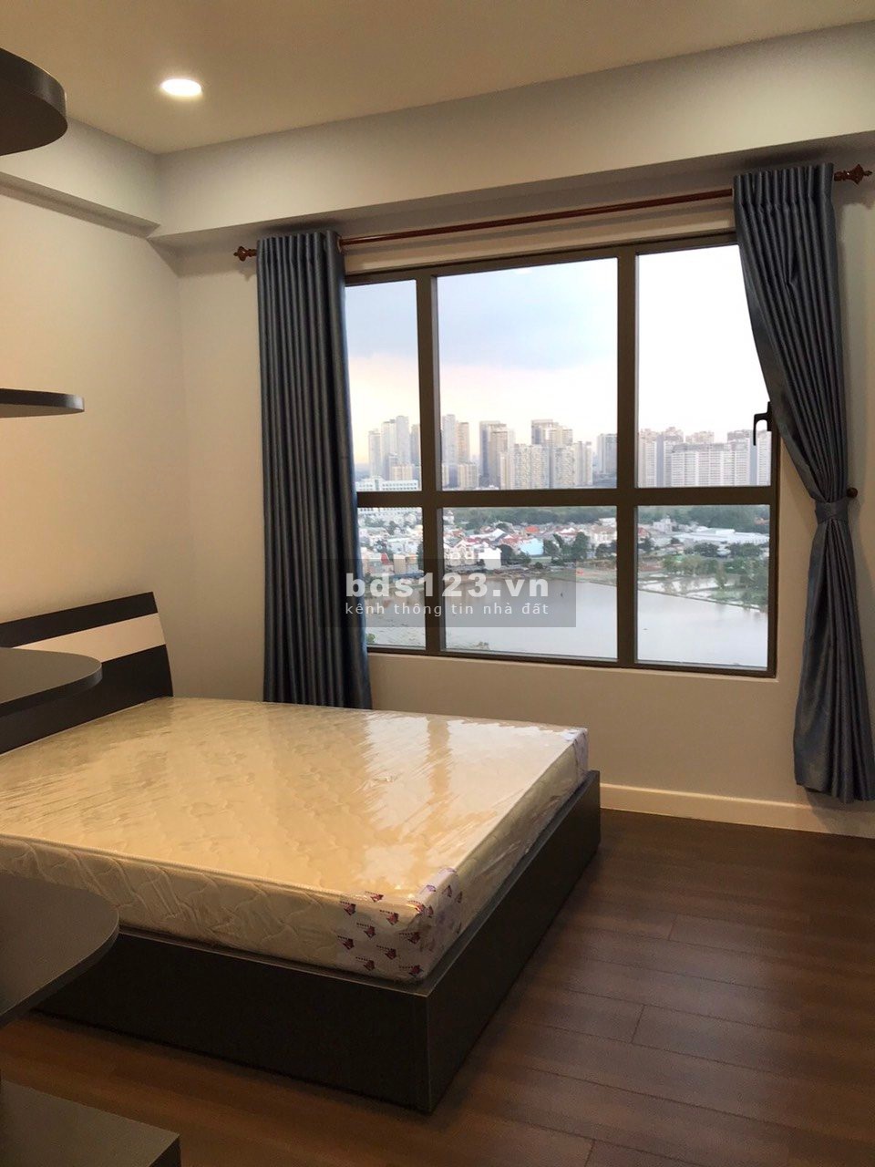Bán Gấp căn hộ 3PN The Sun Avenue, DT 90m2, Giá bán: 5 tỷ bao hết. Lh 0903681920 Mr Định