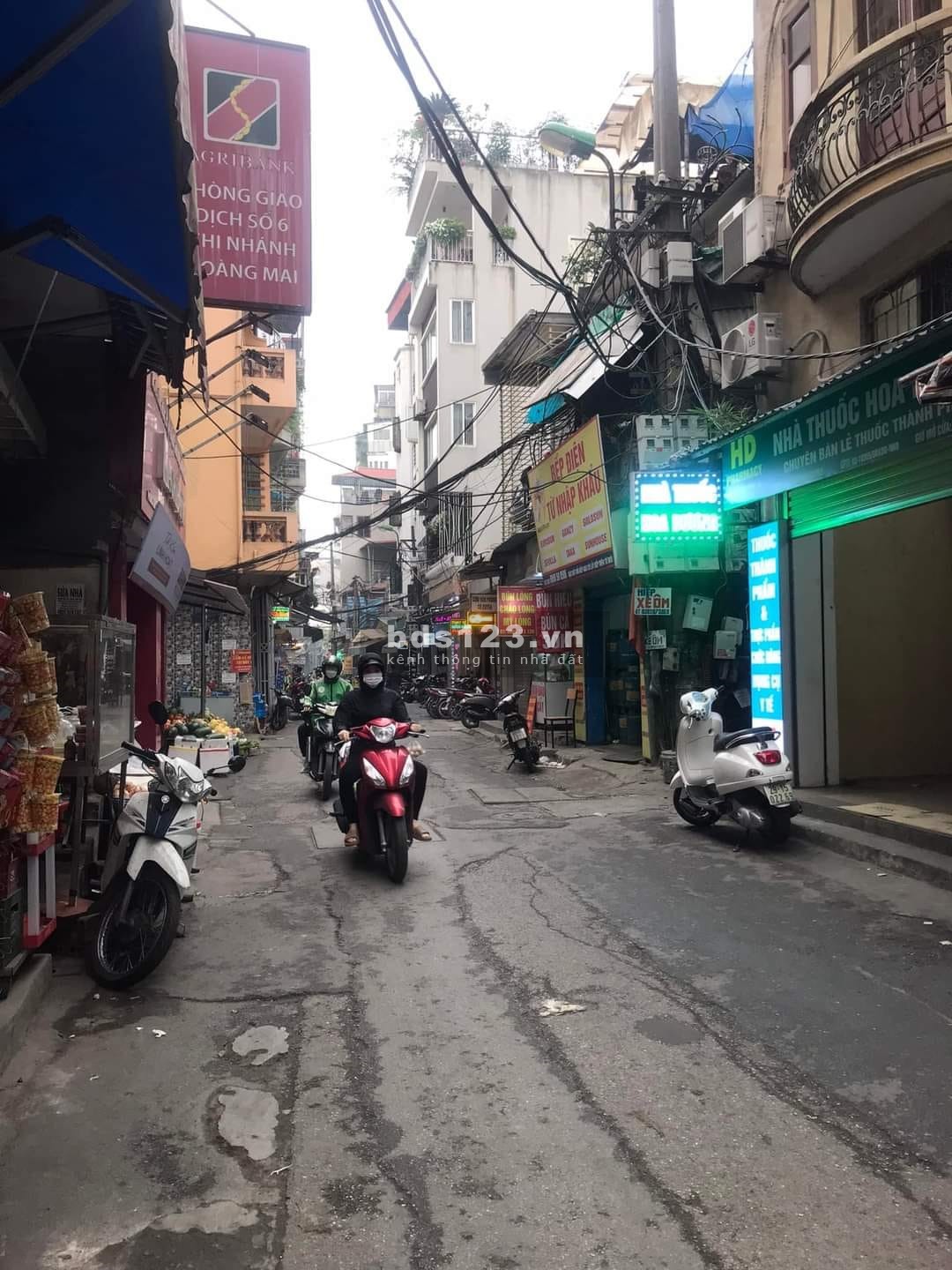Rất cần bán nhà mặt tiền phố Nguyễn Phúc Lai giá 13.9 tỷ, 90mx3T